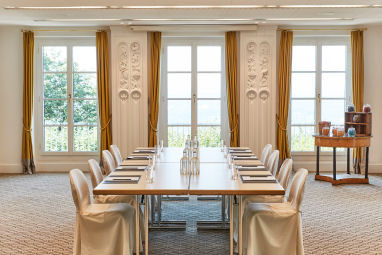 Steigenberger Grandhotel & SPA Petersberg: Sala de conferências