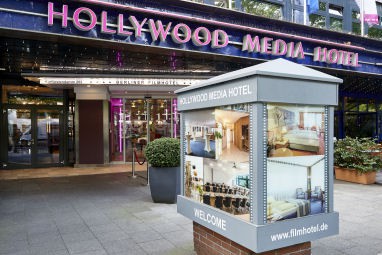 Hollywood Media Hotel: Вид снаружи