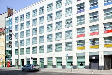 art´otel Berlin Mitte powered by Radisson Hotels: Вид снаружи