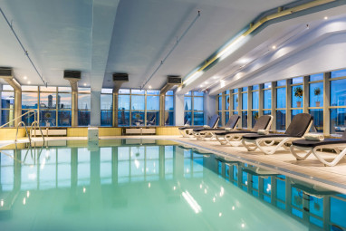 Maritim Hotel München: 泳池