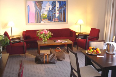 Ramada by Wyndham Nuernberg Parkhotel: Suite