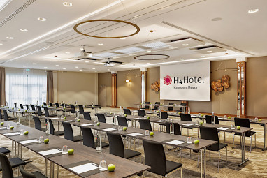 H4 Hotel Hannover Messe: конференц-зал