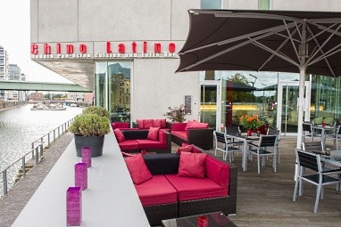 art´otel Cologne powered by Radisson Hotels: Bar/Salón
