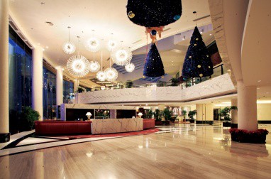 Furama Hotel Dalian: Холл