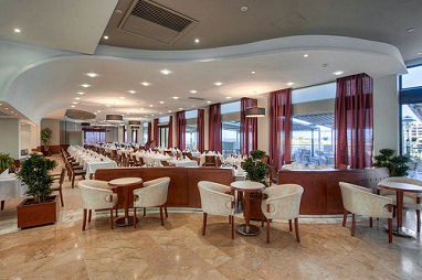 Marina Hotel Corinthia Beach Resort: 레스토랑