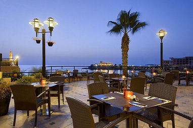 Marina Hotel Corinthia Beach Resort: 餐厅