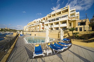 Marina Hotel Corinthia Beach Resort: Piscina
