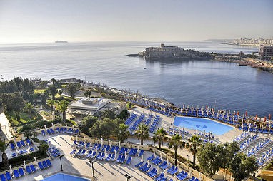 Marina Hotel Corinthia Beach Resort: Вид снаружи