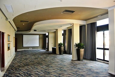 Marina Hotel Corinthia Beach Resort: Sala de conferências