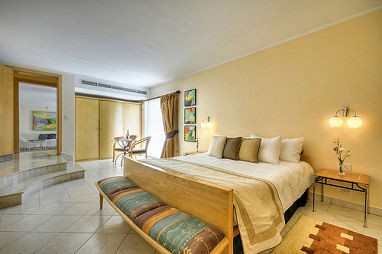 Marina Hotel Corinthia Beach Resort: Zimmer
