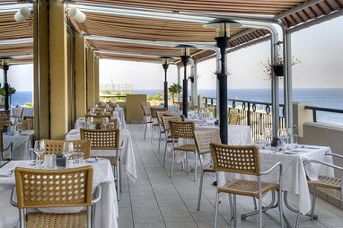 Marina Hotel Corinthia Beach Resort: レストラン