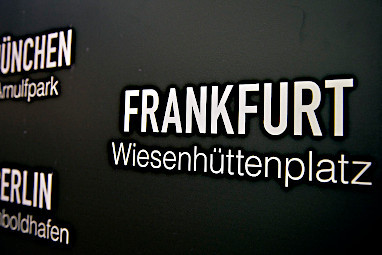 Design Offices Frankfurt Wiesenhüttenplatz: Sala na spotkanie