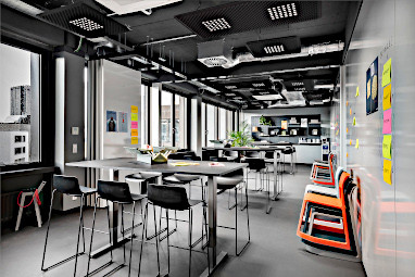 Design Offices Frankfurt Wiesenhüttenplatz: 会议室