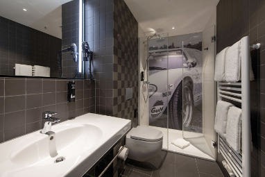V8 Hotel Köln @ MotorWorld: Номер
