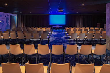 nhow Amsterdam RAI: конференц-зал