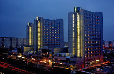 City Hotel Berlin East: Вид снаружи