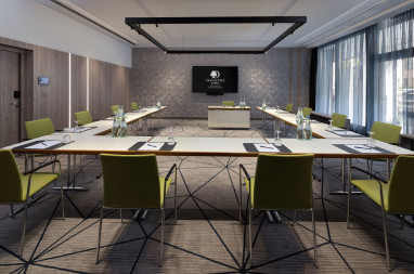 DoubleTree by Hilton Hannover Schweizerhof: Meeting Room