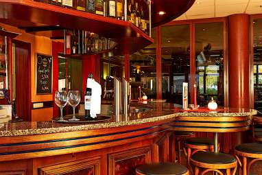 H+ Hotel Hannover: Bar/Salon