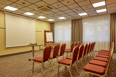 H+ Hotel Darmstadt: Sala de conferencia
