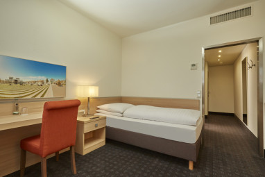 H+ Hotel Darmstadt: Room
