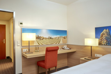 H+ Hotel Darmstadt: 客房