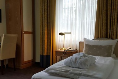 TOP Hotel Jagdschloss Niederwald: 客房