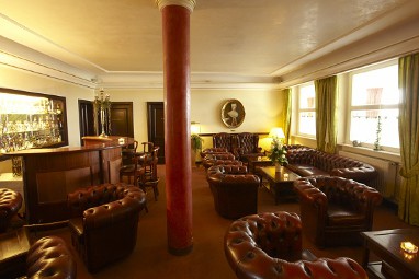 TOP Hotel Jagdschloss Niederwald: Bar/hol hotelowy