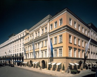 Bayerischer Hof München: Exterior View