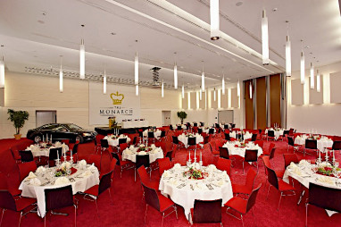 The Monarch Hotel & Convention Center: vergaderruimte