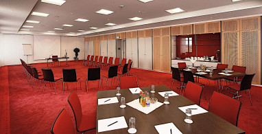 The Monarch Hotel & Convention Center: Sala de reuniões