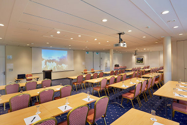 H+ Hotel & SPA Engelberg: конференц-зал