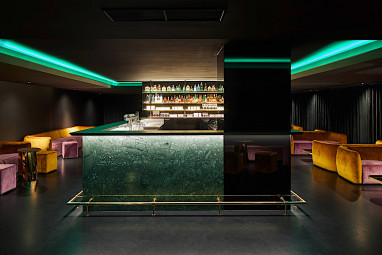 Estrel Hotel: Bar/Salon