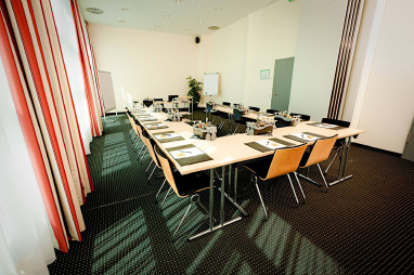NOVINA HOTEL Herzogenaurach Herzo-Base: Sala de conferências