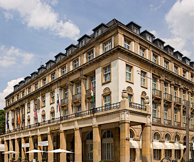 Schlosshotel Karlsruhe: Vista externa