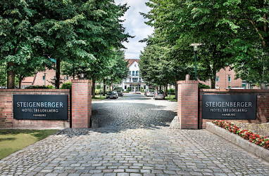 Steigenberger Hotel Treudelberg : Vista externa