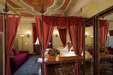 Schlosshotel Neufahrn: Room