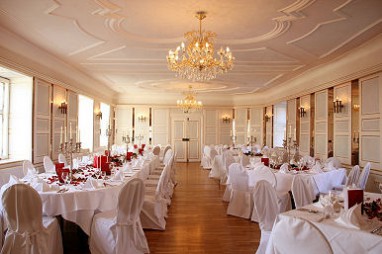 Schlosshotel Neufahrn: Salão de baile
