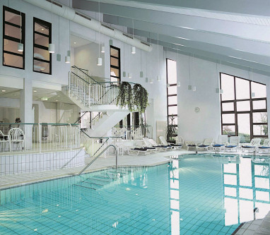 Trans World Hotel Kranichhöhe: 泳池