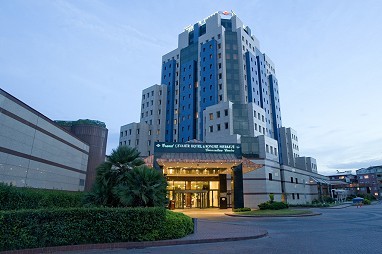 Grand Cevahir Hotel and Convention Center: Вид снаружи