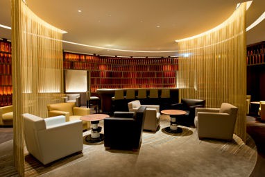 The Ritz-Carlton, Wolfsburg: Bar/salotto