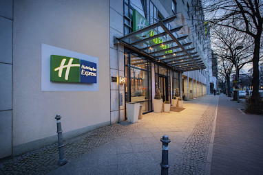 Holiday Inn Express Berlin City Centre: Vista externa