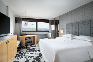 Frankfurt Airport Marriott Hotel / Sheraton Frankfurt Airport & Conference Center: Room