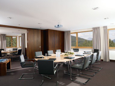 Interalpen-Hotel Tyrol : конференц-зал