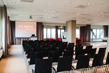 ATLANTIC Hotel Airport: Sala de conferências