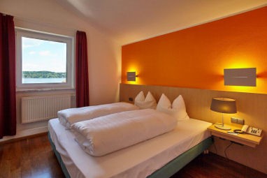 Hotel Schloss Berg : Room