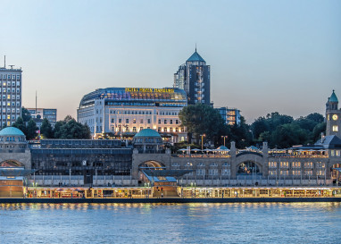Hotel Hafen Hamburg: Vista externa