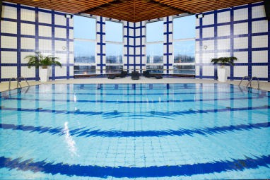 OREA Hotel Pyramida: 泳池