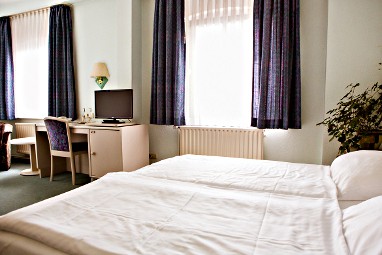 Hotel am Bahnhof: Room