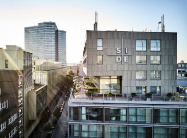 SIDE Design Hotel: Вид снаружи