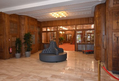 Hotel Badehof: 로비